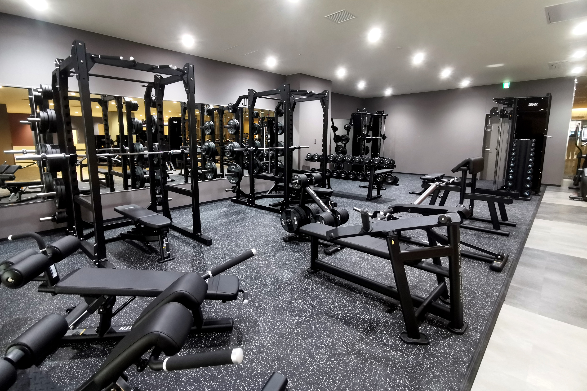 【GYM】充実のフリーウェイトエリア