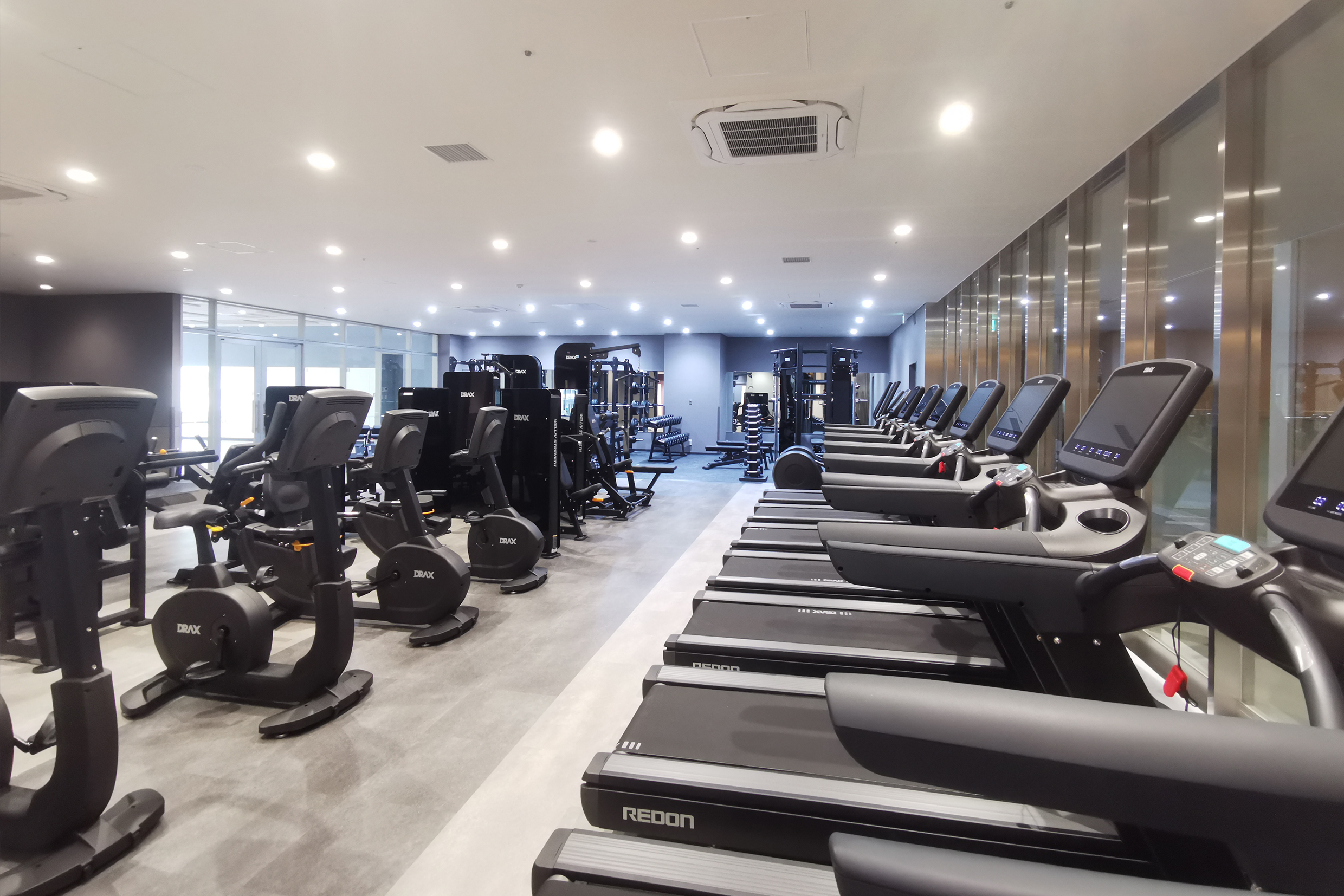 【GYM】有酸素マシンはトレッドミル（8台）・エリプティカル・アップライトバイク・リカンベントバイクを完備