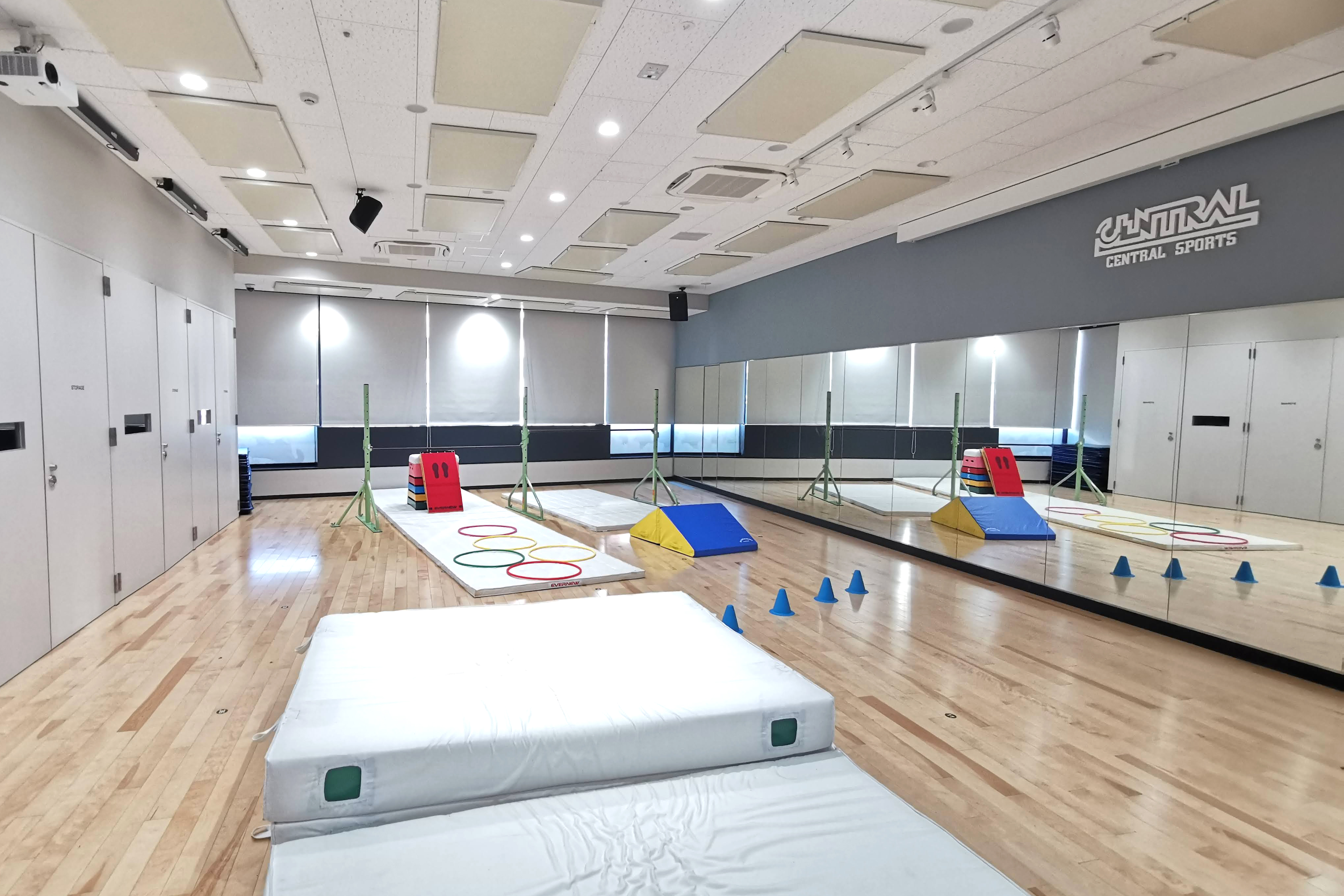 【キッズ体育　実施イメージ②】保護者様はスタジオ内でご見学いただけます。