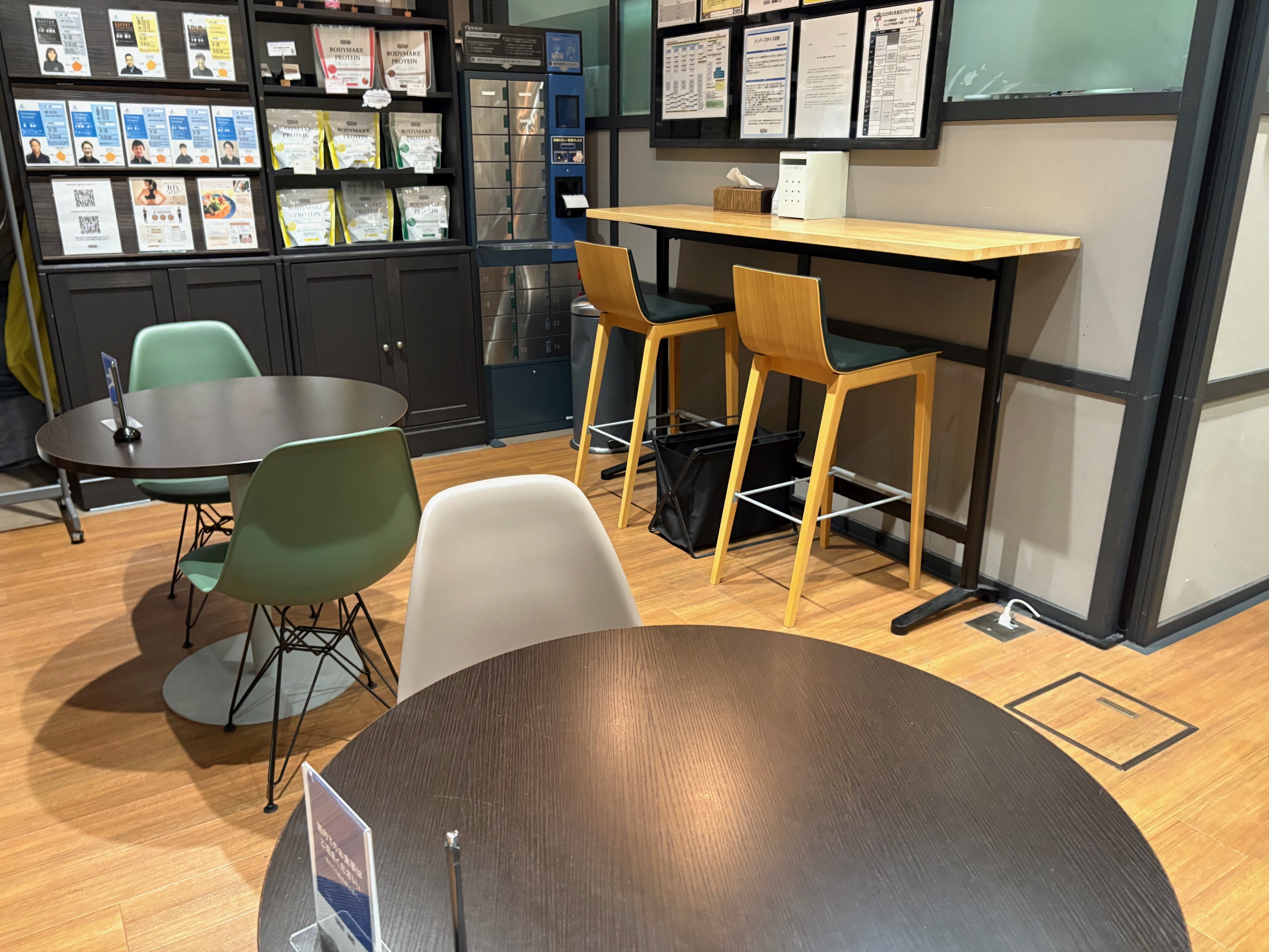 ラウンジ（ベビーカーをご利用の方は、こちらに置いていただけます）