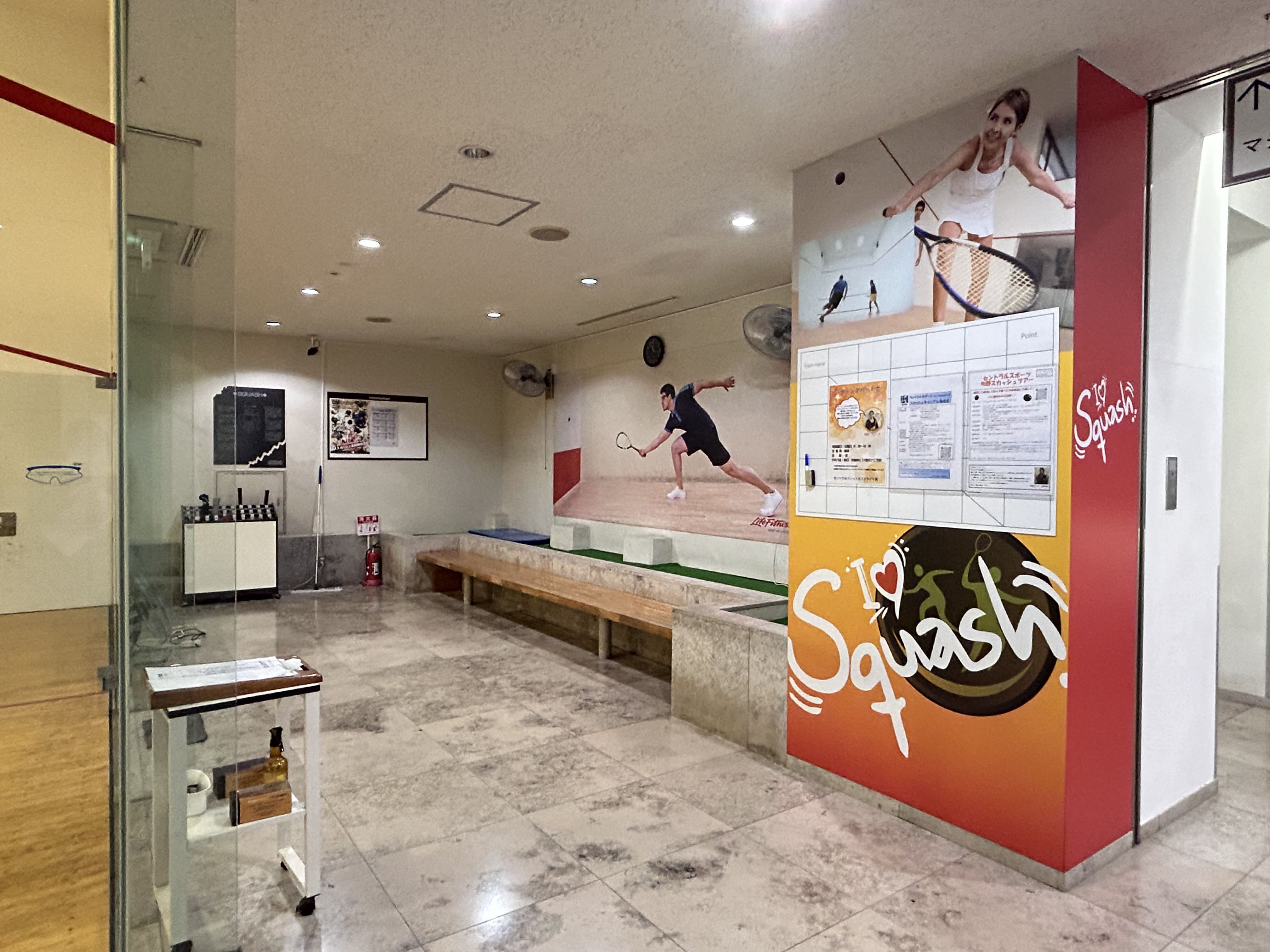 スカッシュコート