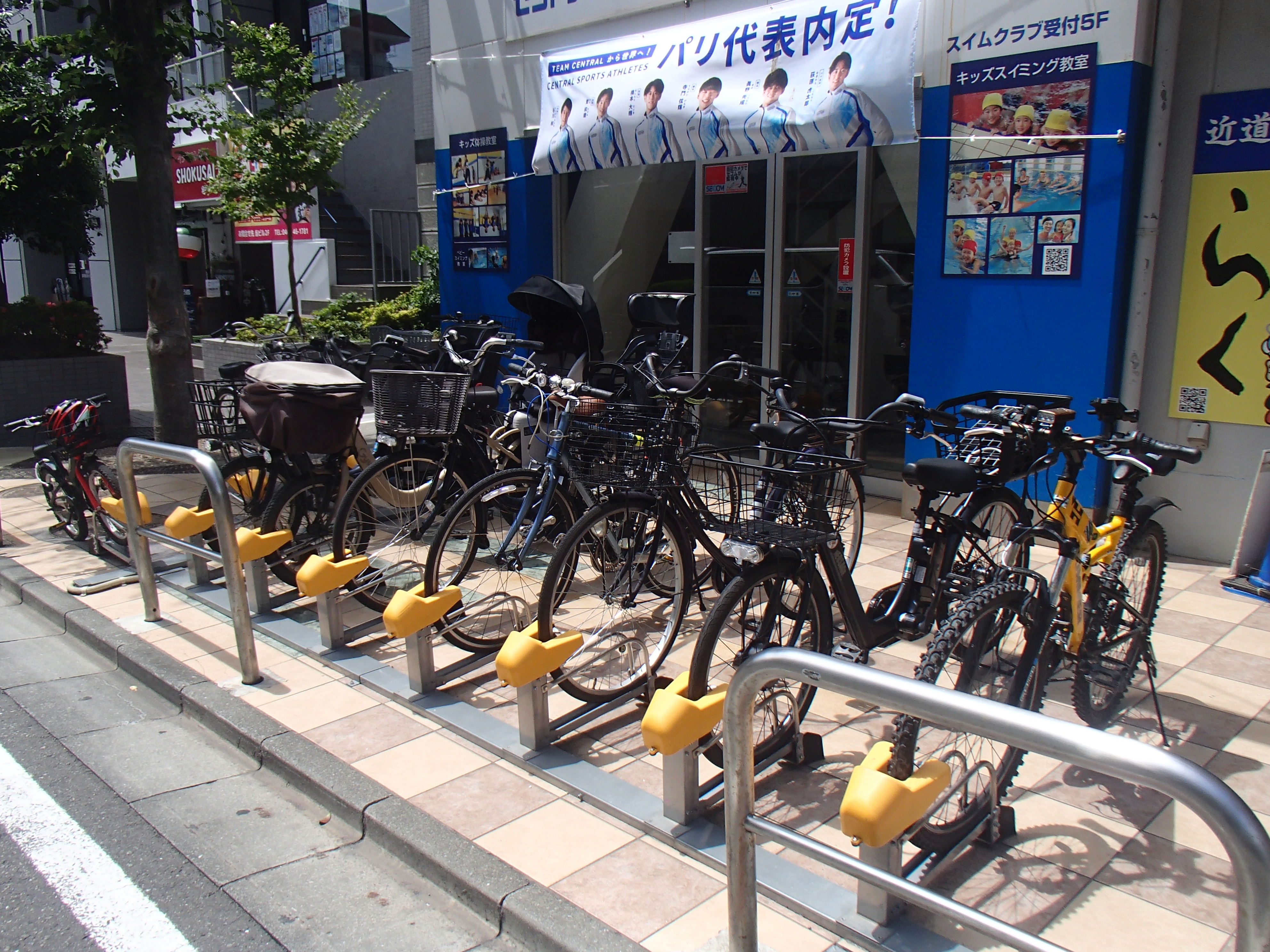 駐輪場　100台　3時間迄無料