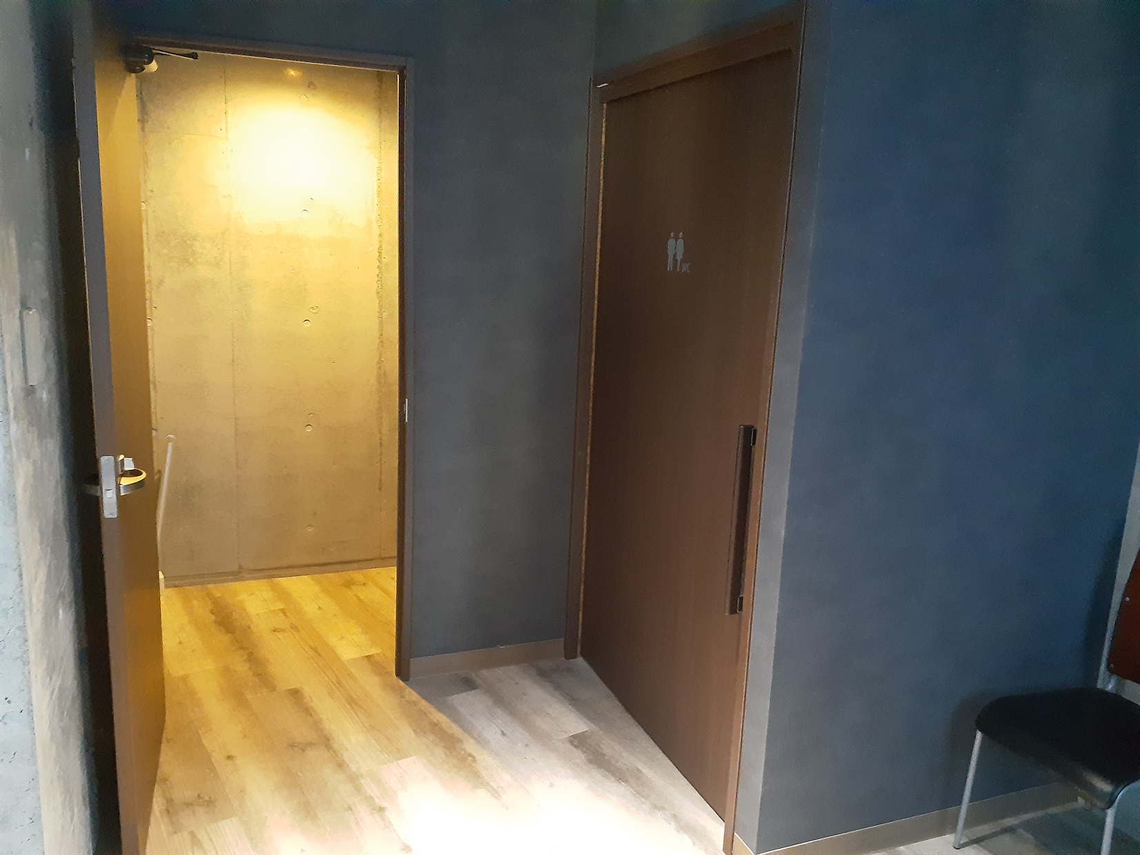 フィッティングルーム、トイレあります！