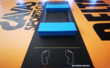 ＜アリーナ＞幅跳びマット：跳躍力を測定するマットです。自身の成長を実感できるサーキット種目です。