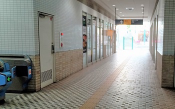 アクセス①　東急田園都市線藤が丘駅南口を出ます。