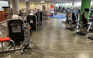 サーキットマシン　　　　　　　　　　　　　　　　　　　　　　　　　　　　　　　　　　　　　　　　　　　　　　　　　　　　　　　　軽重量のマシンが7台あり、初心者の方でも簡単に効果的なトレーニングが行えます。