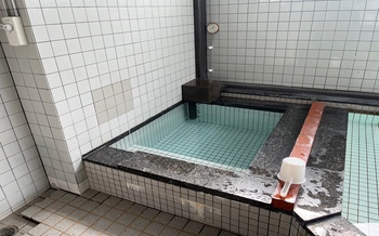 男性水風呂　　　　　　　　　　　　　　　　　　　　　　　　　　　　　　　　　　　　　　　　　　　　　　　　　　　　　　　　　　　　　　水質、水温ともに安定しています。水温は25℃程度に管理しています。　　　