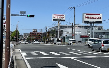 お車からのアクセス①（横須賀方面から）　　　　　　　　　　　　　　　　　　　　　　　　　　　　　　　　　　　　　　　　　　　内川橋を渡り、すぐ左手にございます。