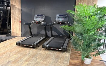 ★NEW★　24時間ジムトレッドミル　　　　　　　　　　　　　　　　　　　　　　　　　　　　　　　　　　　　　　　　　　　ランニングマシン2台　運動が苦手な方もまずは歩くことから始めましょう。有酸素運動は血行促進や脂肪燃焼にも効果的です！　　　　　　　　　　　　　　　　　　　　　　