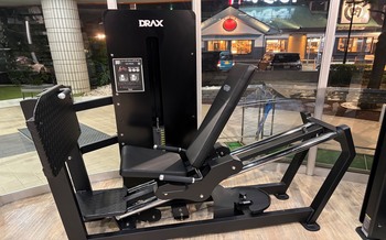 ★NEW★　24時間ジム　レッグプレス　　　　　　　　　　　　　　　　　　　　　　　　　　　　　　　　　　　　　　　　　　　　　　　　　　　大腿四頭筋（太ももの前側）、大臀筋（お尻）を中心に、ハムストリングス（太ももの裏側）など、下半身全体をバランス良く鍛えることができます。　　
