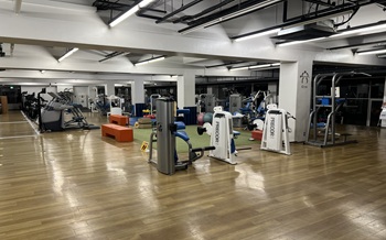 【トレーニングジム】全部で３０種類のトレーニングマシンをご用意しております。