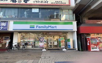 【アクセス①】JR新松戸駅改札を出て横断歩道をわたります。