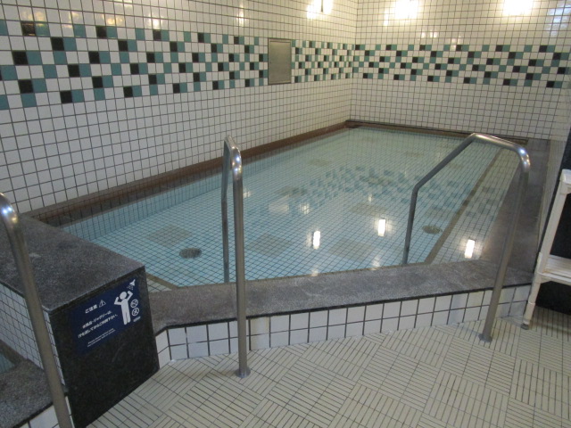 ＜男性ロッカー内スパ＞38～40℃設定。充実の温浴施設でトレーニングした体を癒してください。