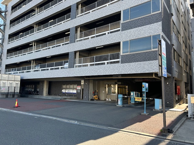 駐車場〈クラブ隣接駐車場がございます〉