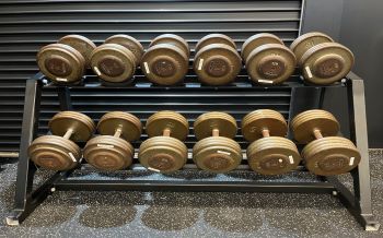 【ダンベル③27ｋｇ～40ｋｇ】ラックは４カ所にあり最大４０Kgまで用意。アジャスタブルベンチと合わせてのご利用がおすすめ。