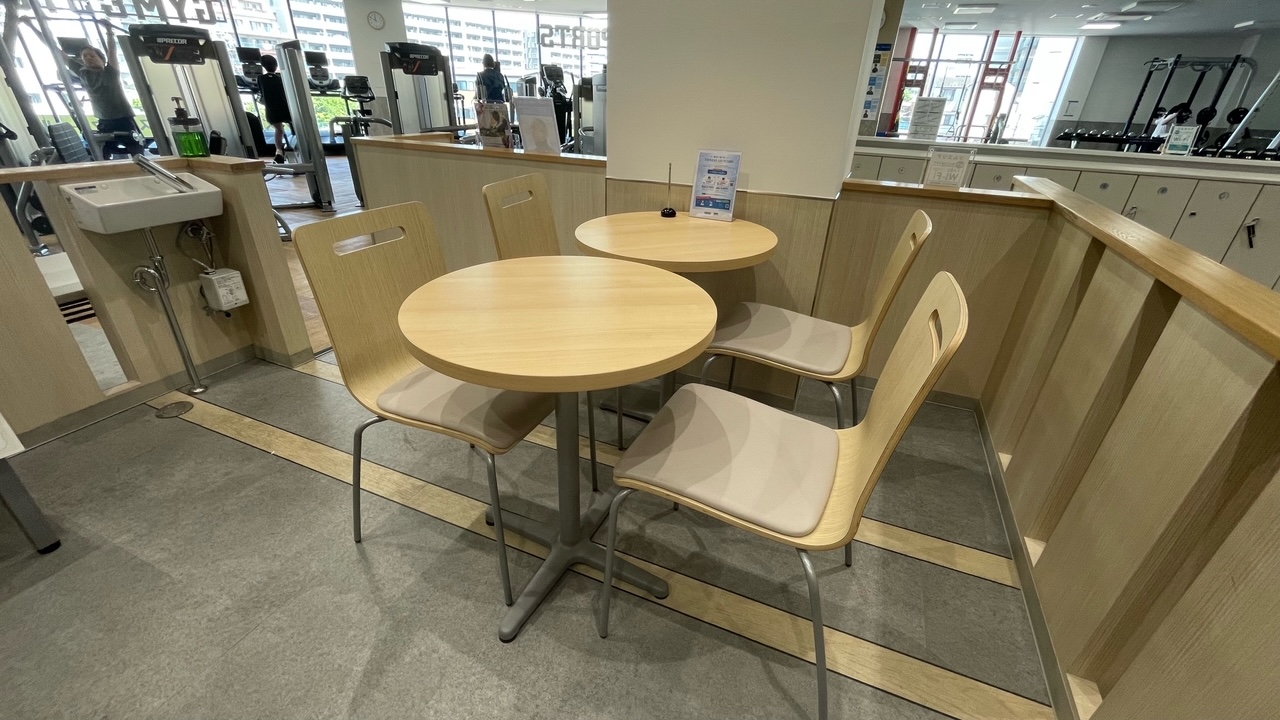 ラウンジ