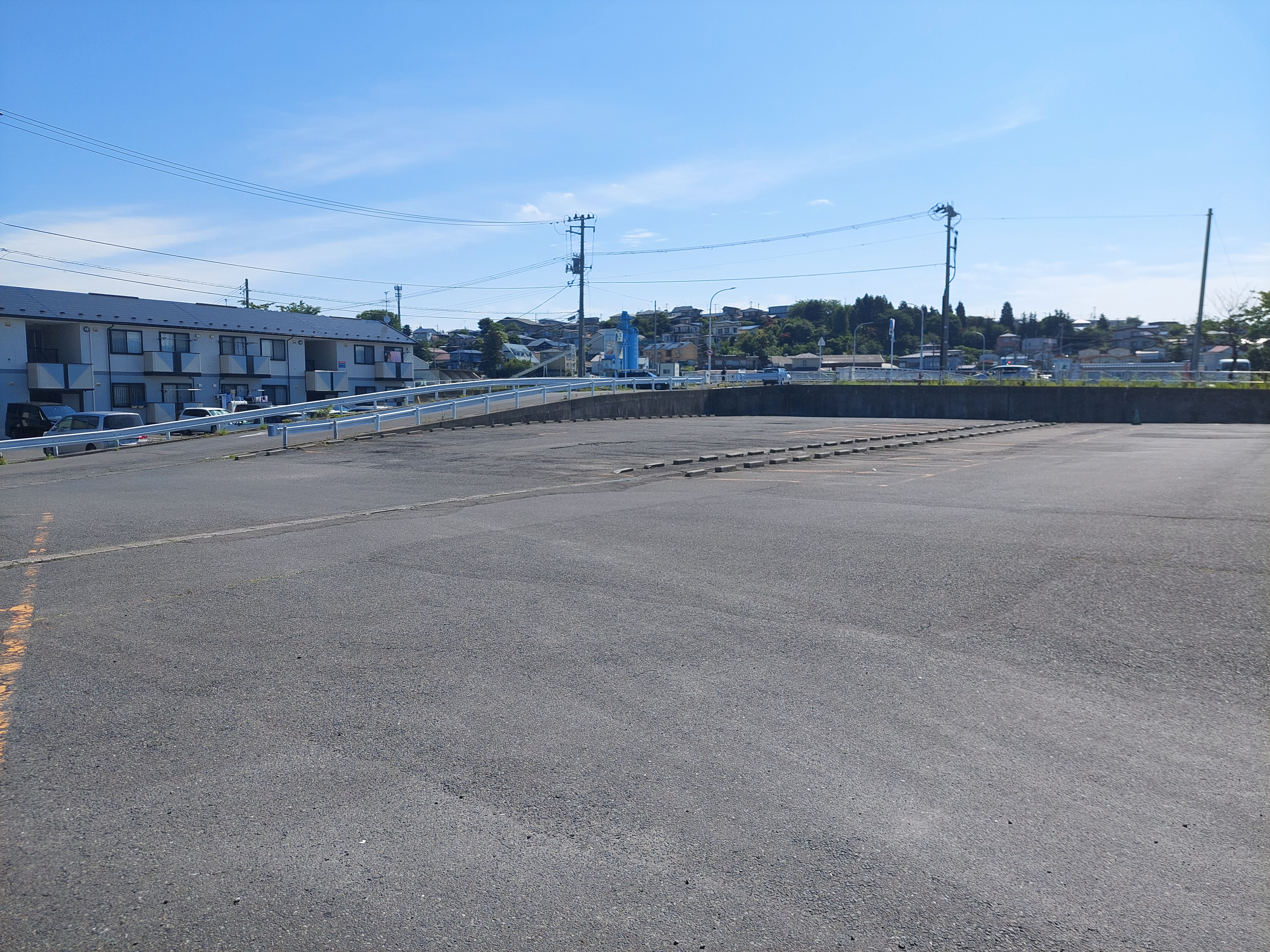 【駐車場】無料駐車場150台！広々としたスペースでお車をお停め頂けます！ 