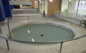 ワールプール/低水位のぬるま湯で心地よくリラクゼーションできます。
