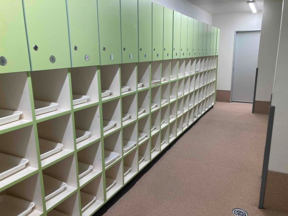 【男の子スクールロッカー】スクール生専用ロッカー。エアコン完備で一年中快適にご利用いただけます。