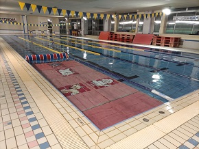＜プール＞25m×5コース！水深1m(幼児クラスや水慣れクラスは赤台を入れて水深60㎝で実施)、水温30度～31度 冬でも快適に指導を受けられます。
