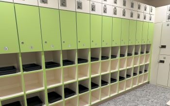 ＜キッズスイミング（男の子）＞緑を基調としたロッカースペースになります。