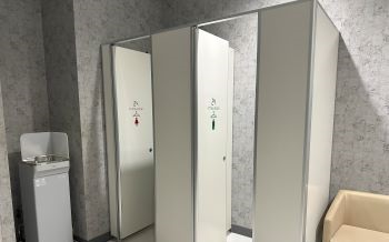 ＜ミッドナイトモーニング＞更衣可能なフィッティングルームをジムに設置しております。
