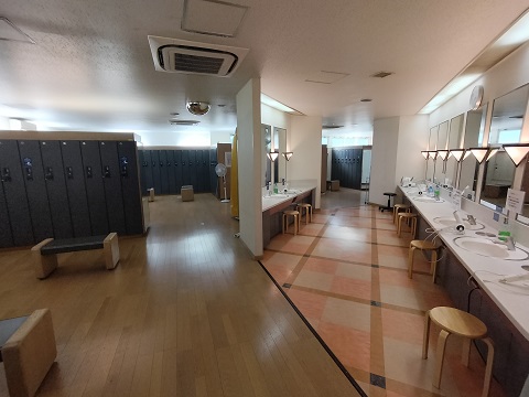 パウダーエリア 〜ゆったり広々、ドライヤー常設〜