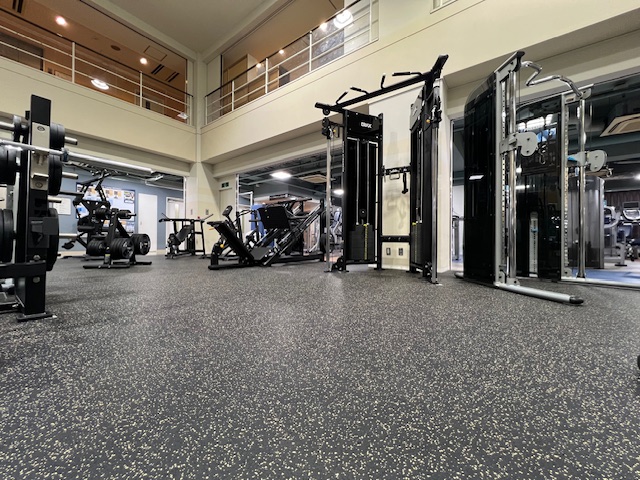 【GYM5】フリーウエイトエリアのケーブルマシンは2台！混雑のストレスなく利用できます。