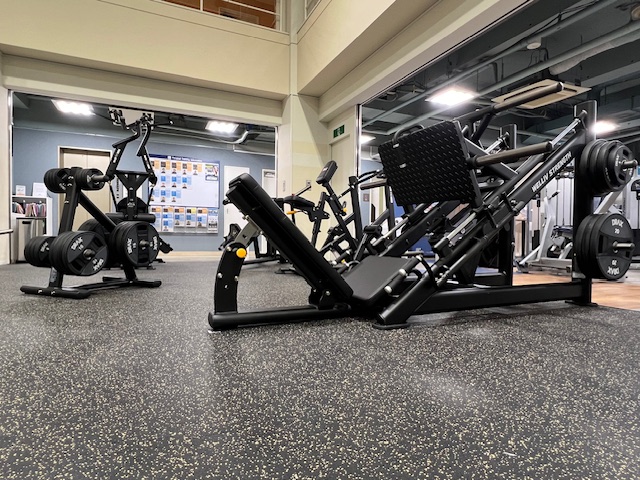 【GYM2】最新のプレートロードマシンで自分に合ったトレーニングできます。