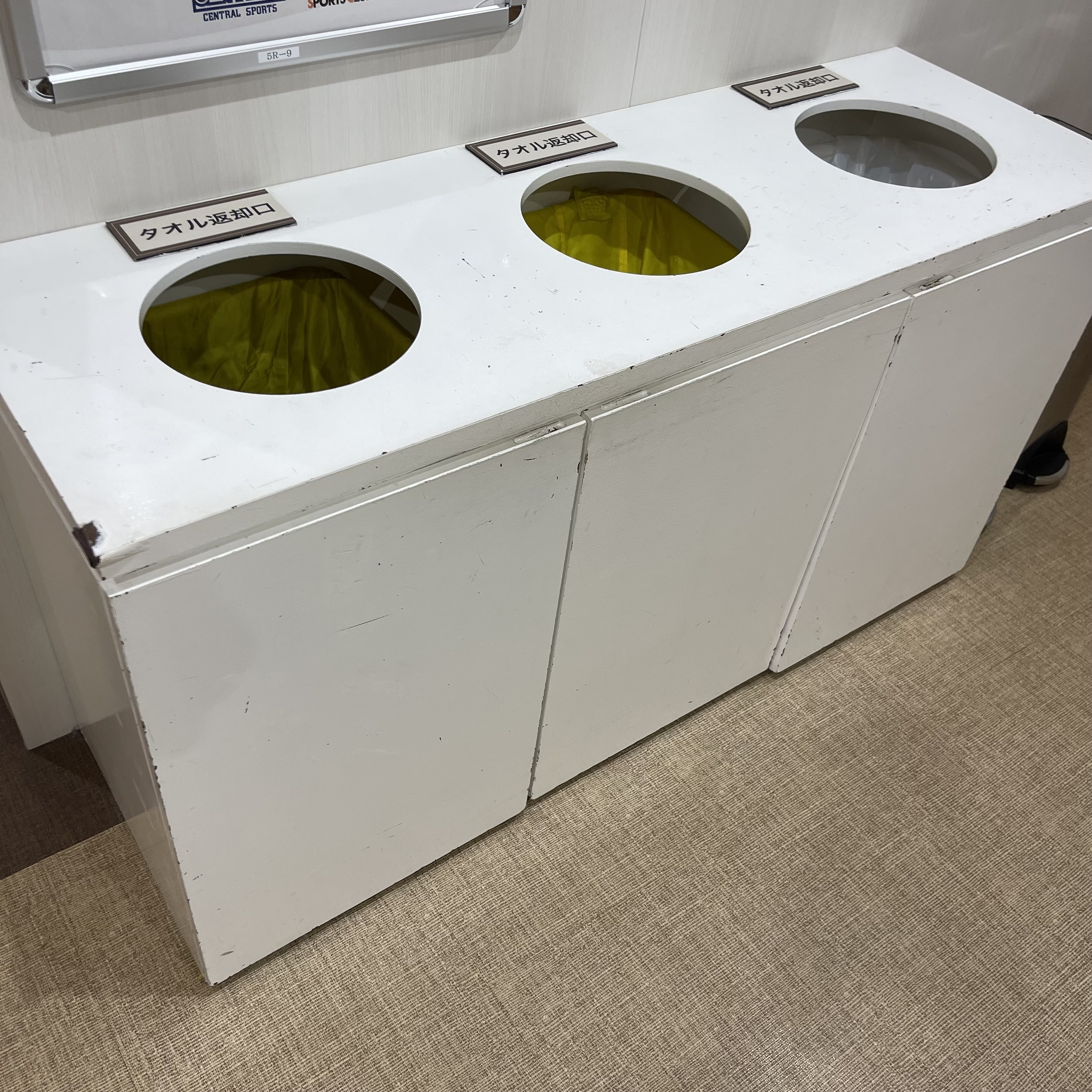 ＜5Fフィットネスロッカーエリア＞タオル回収BOX