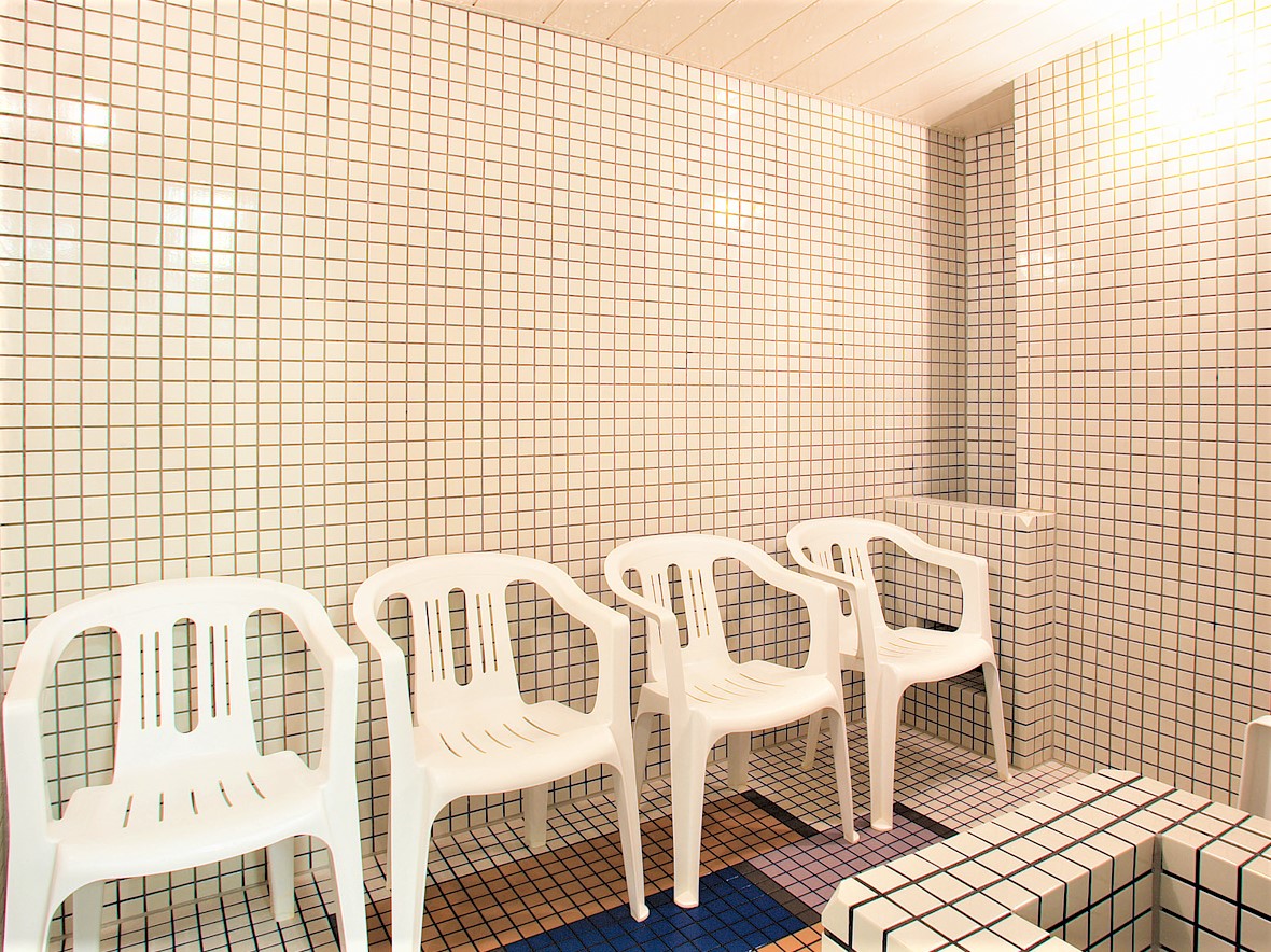 ＜スチームサウナ＞（４５℃前後）女性のみ３階　女性の方のみ設置です。肌ツヤ効果あり♪熱いサウナが苦手な方でも大丈夫です。