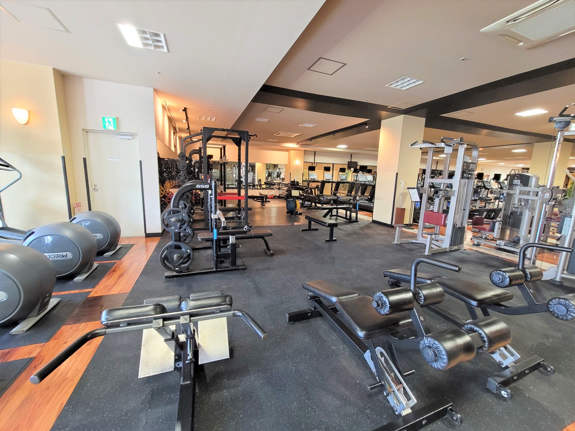 リニューアルGYM〈フリーウエイトエリア〉 エリア拡張でさらに使いやすく！