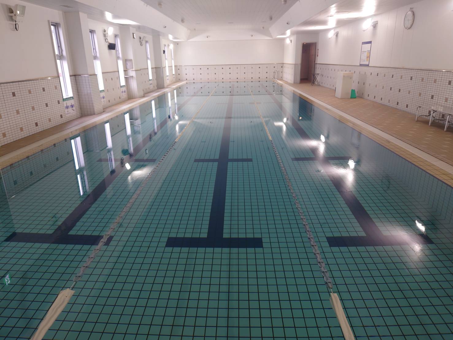 『プール』25M３コース。　水温30℃～31℃の温水プール！