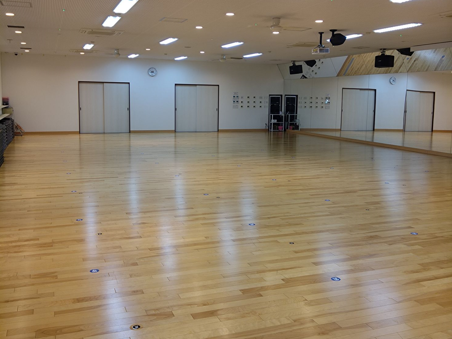 「スタジオ」　色んなレッスンを行っております。