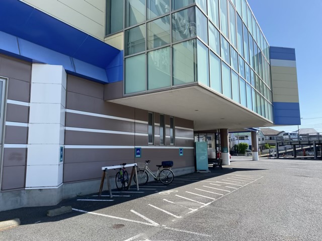 【自転車置き場】クラブの前に自転車置き場があります！屋根もあります！