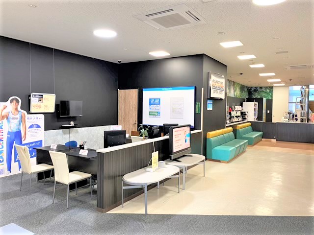 【ロビー】レッスンまでの時間調整に、お子様との待ち合わせに、ご利用ください。