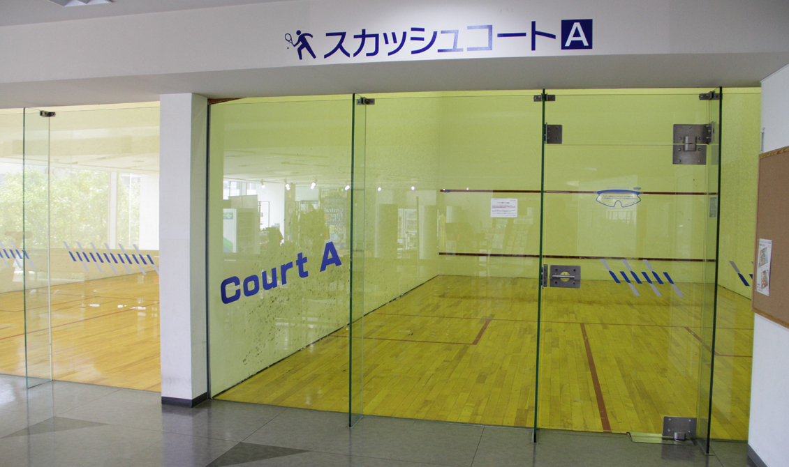 スカッシュコート（1コマ15分の予約制/道具貸出・コート利用全て無料！キッズ体育スクールもこちらで実施中！）