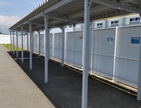 <駐輪場>多目的運動広場横に屋根付き30台駐輪場完備。