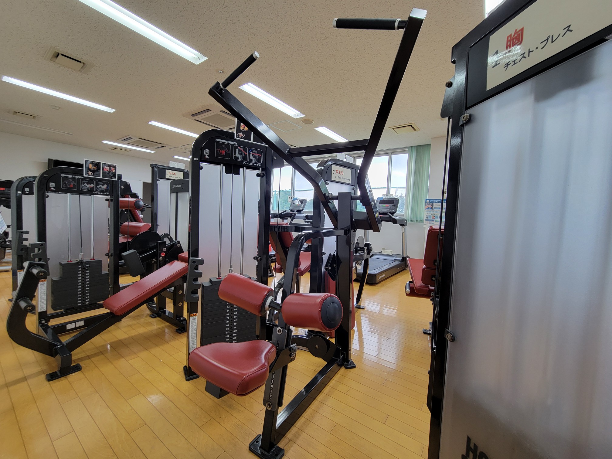 【2階トレーニング室】筋力トレーニングマシン③