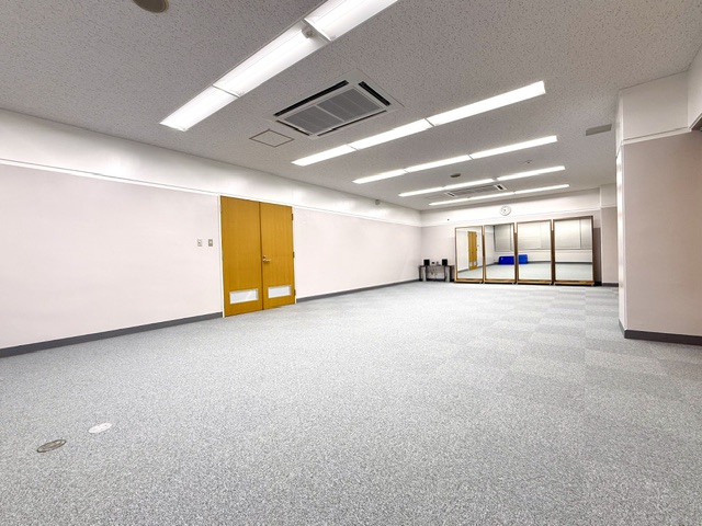＜会議室＞エアロビクス・ヨガなど人気プログラムを実施。一般利用者利用できません。