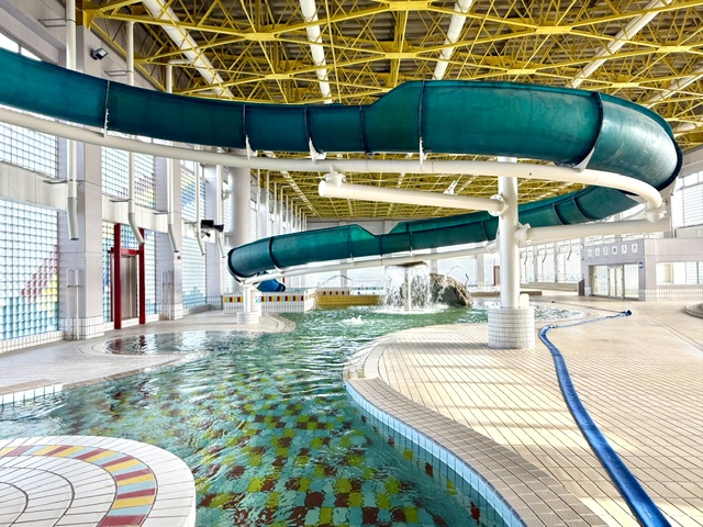 ＜歩行・流水プール＞遊び心、満点の遊泳プール 水深１．０ｍ 