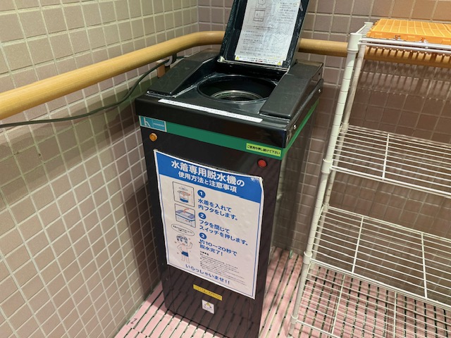 ロッカールーム（水着専用脱水機）男女各1台