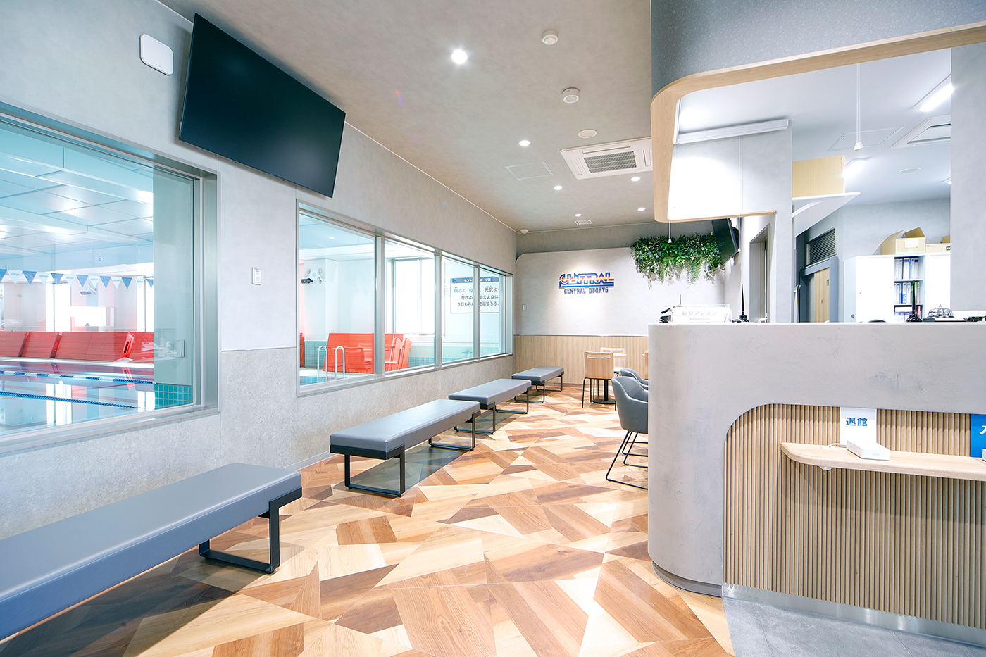 【エントランス】建物出入口は自動ドアは2重となっております。24ジムメンバーの入退館センサーあり。