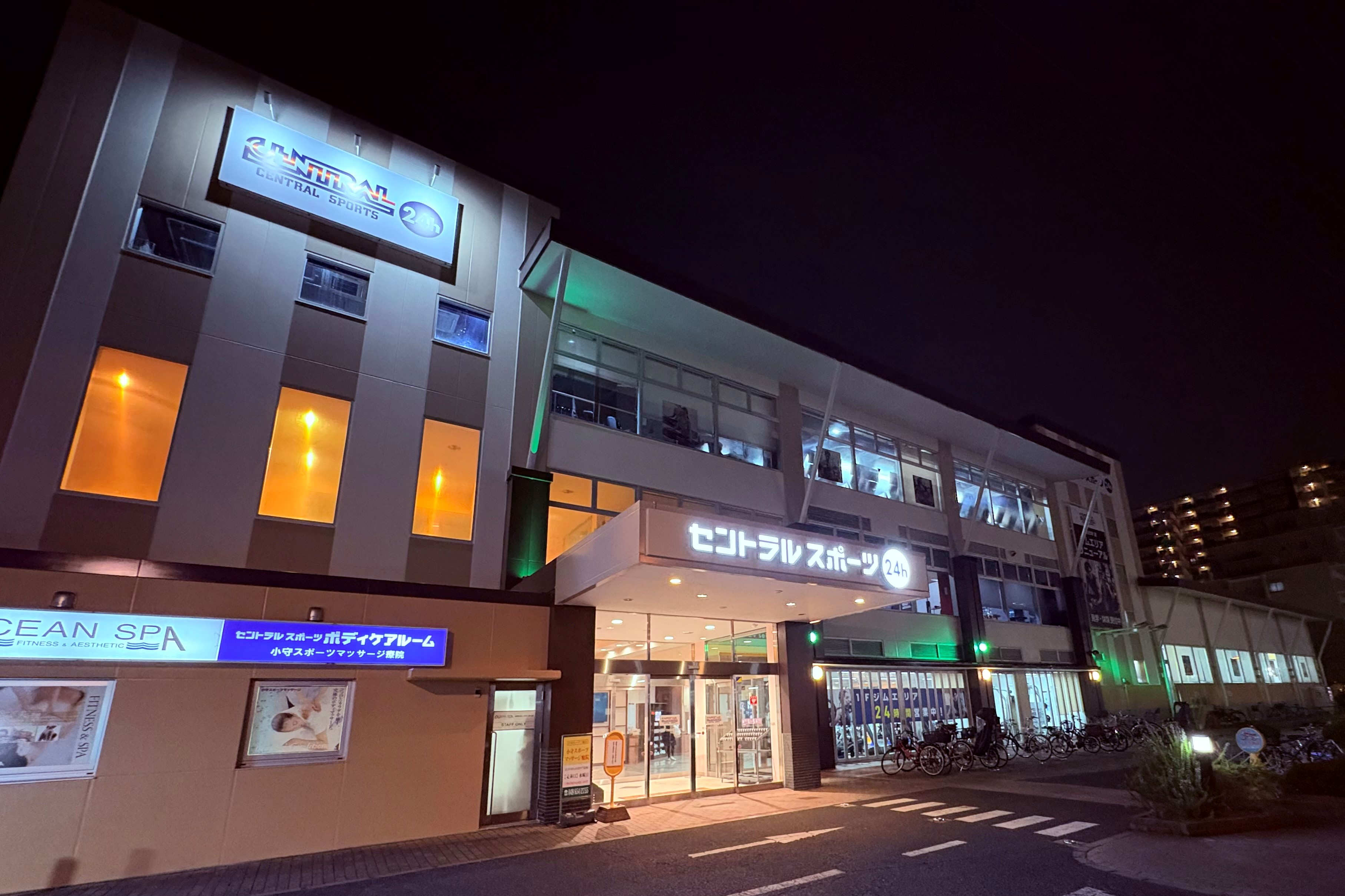 【外壁リニューアル】クラブ外観（夜の様子）