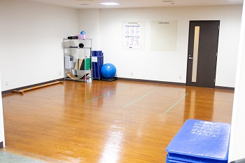【パーソナルトレーニングエリア】専門の資格を持ったトレーナーとマンツーマンでトレーニングを行なう「パーソナルトレーニング（有料）」を実施！！
