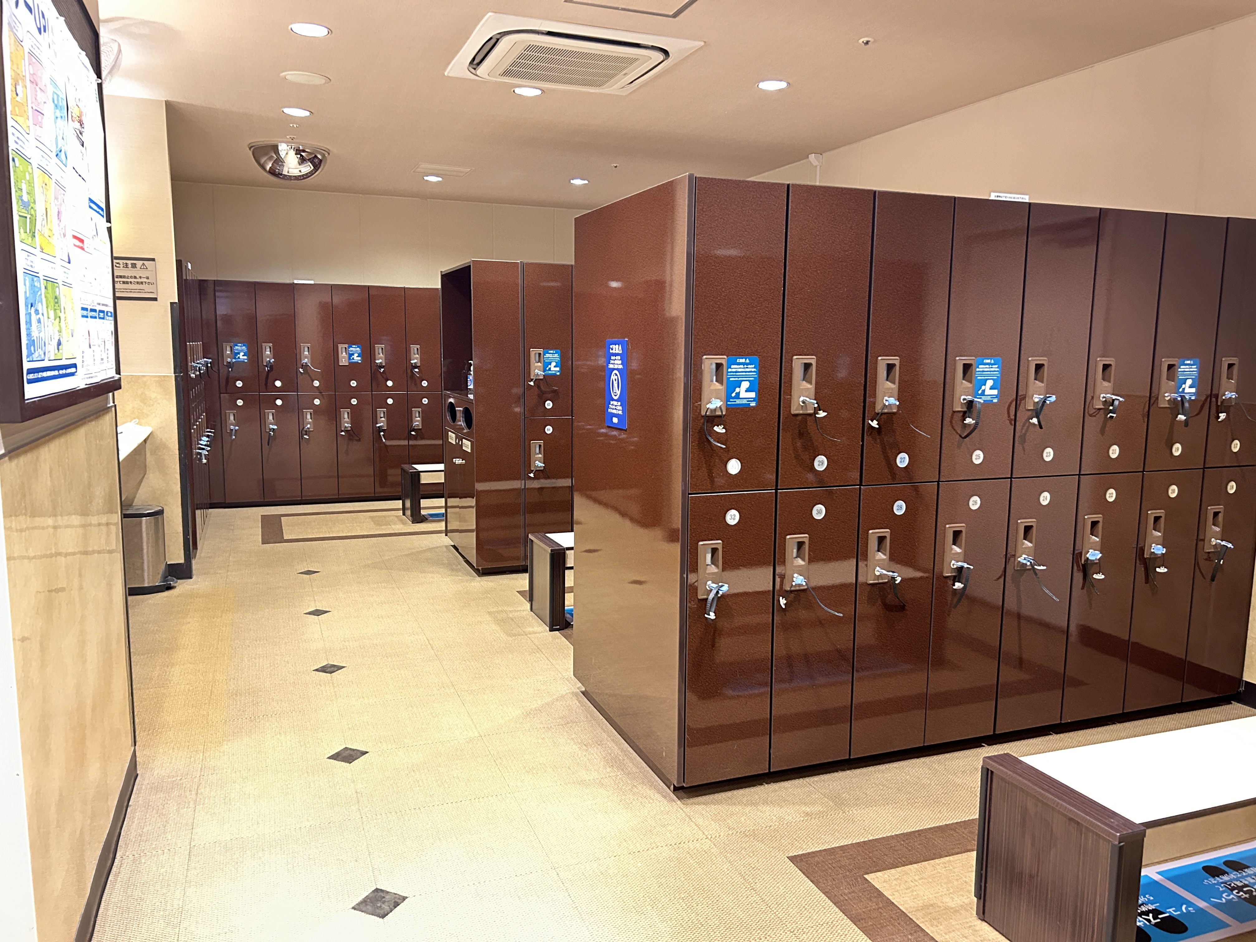 男性フィットネスロッカー（ロッカー設置数202個）