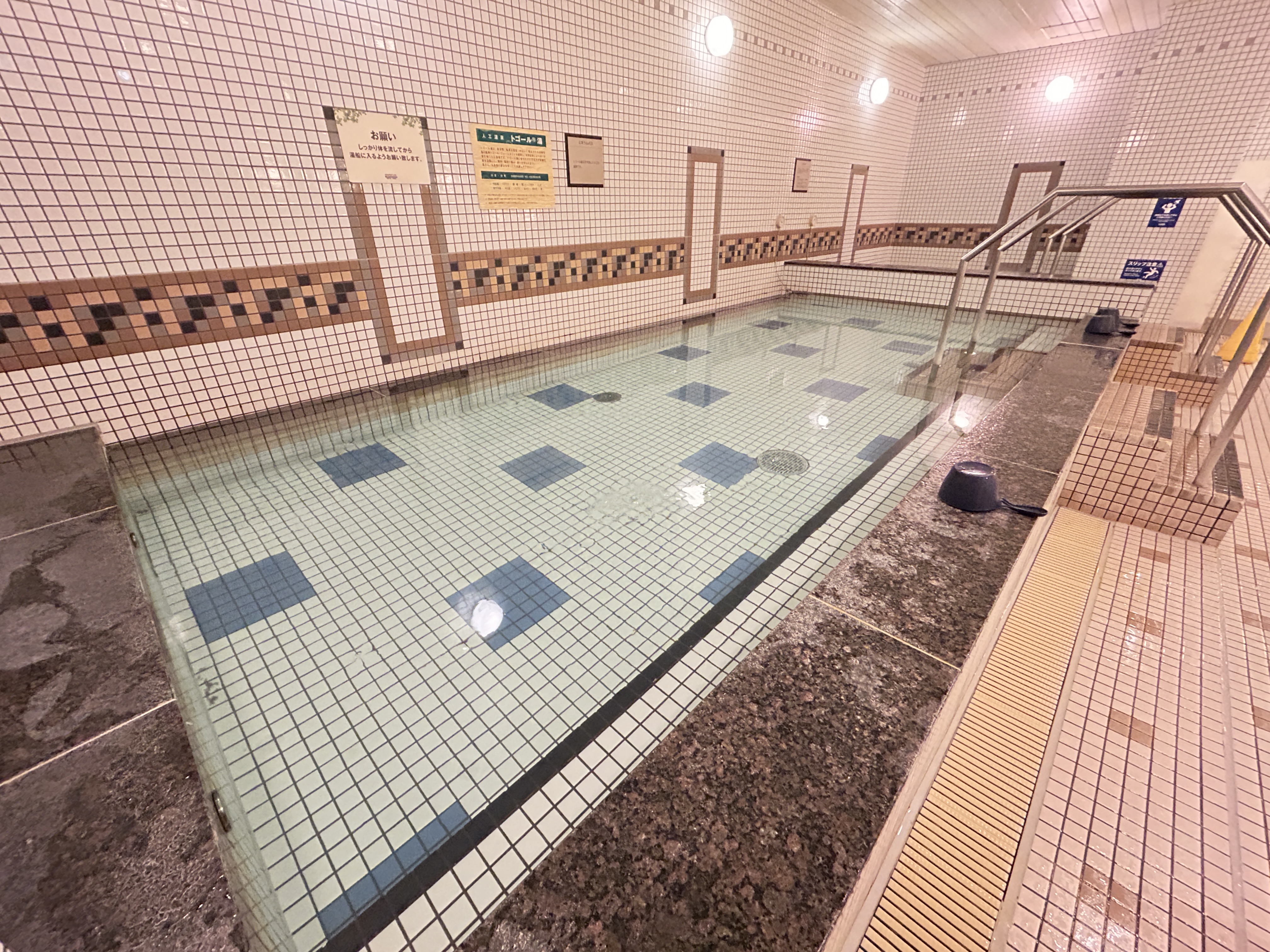トゴール人工温泉 水温40度