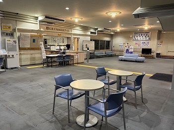 【ラウンジ】 休憩やスイミングスクールご見学にご利用いただけます。