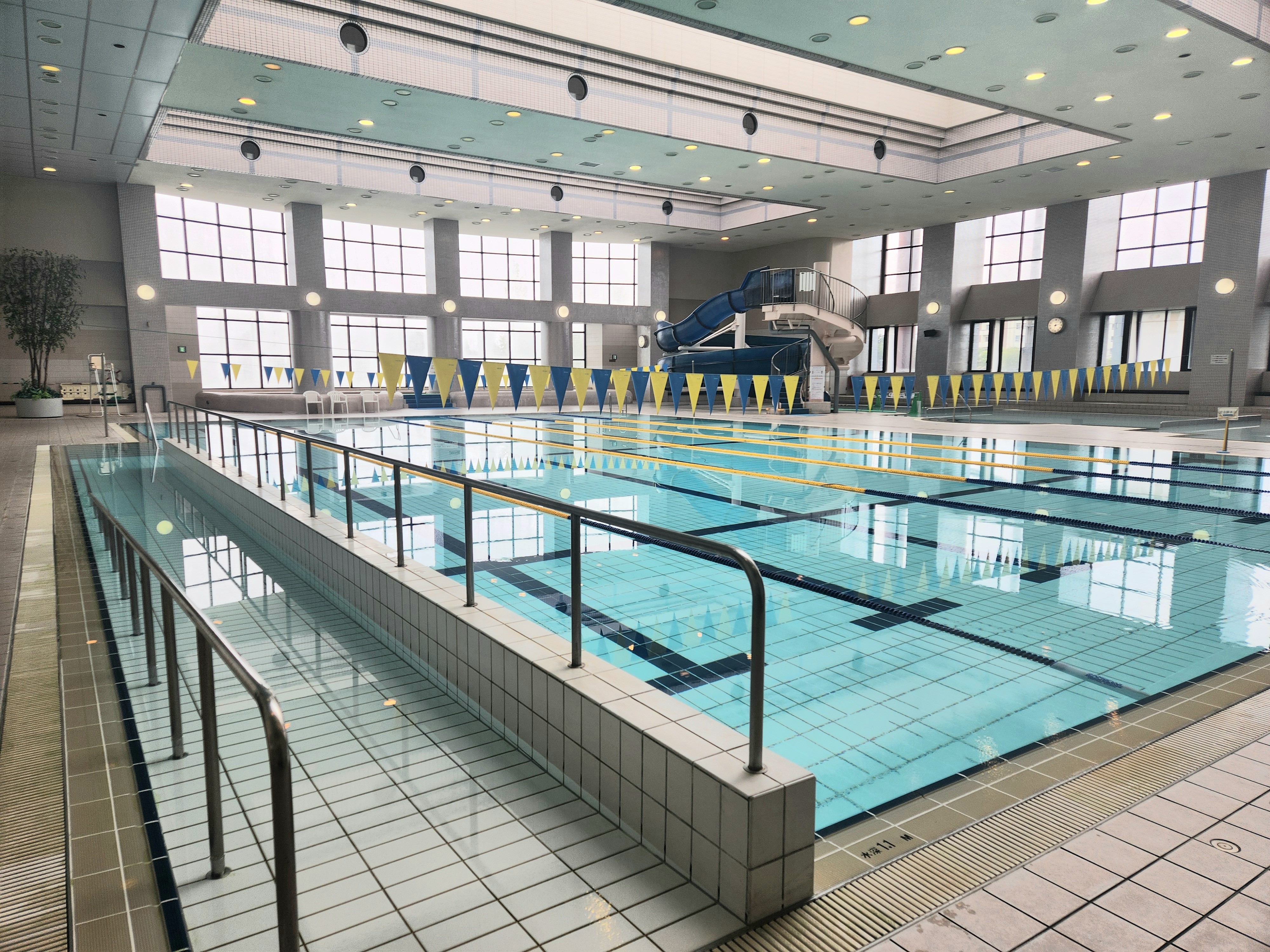メインプール（25M）【水深1.0～1.2ｍ　7コース】