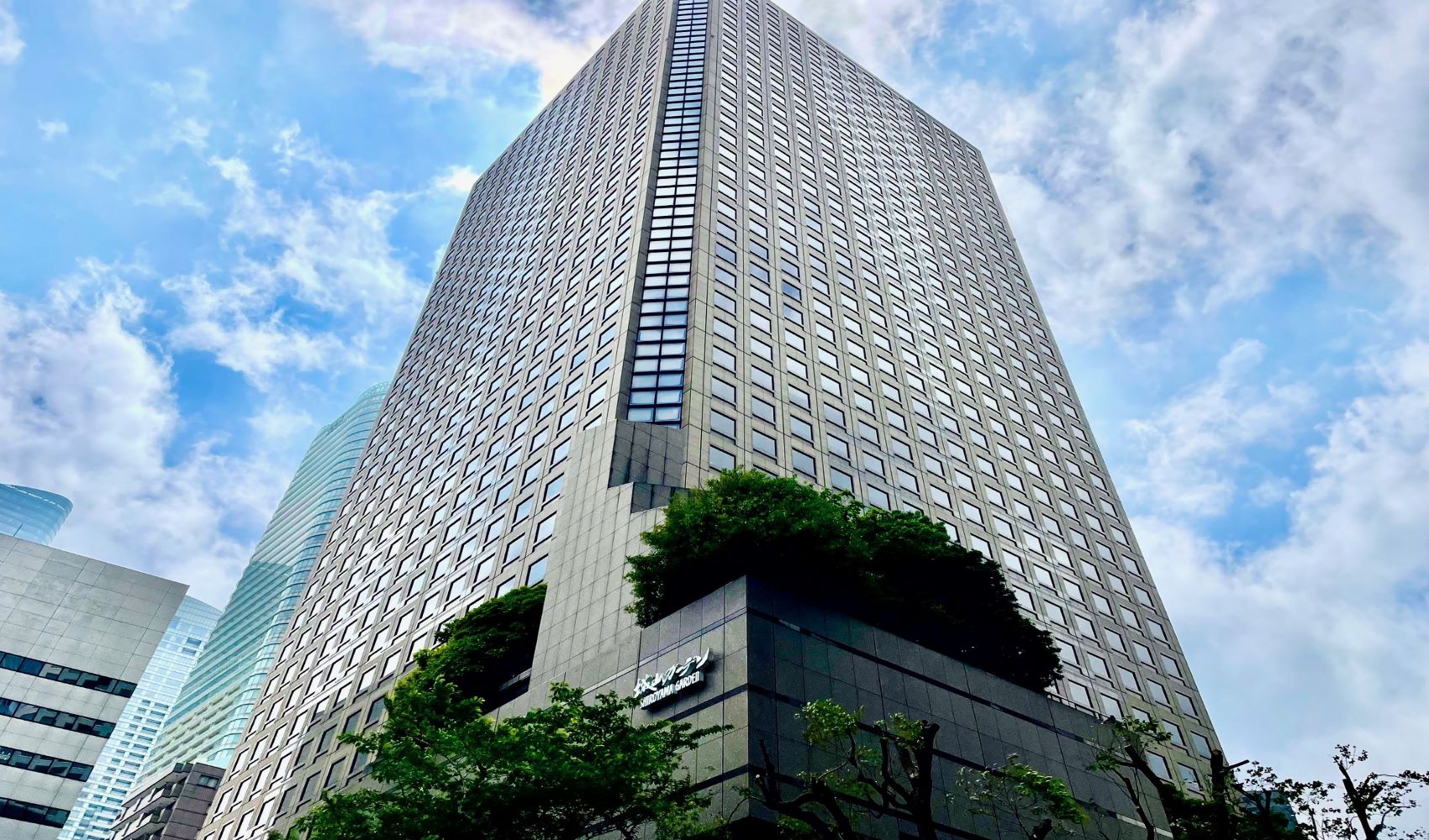 【クラブ外観】城山トラストタワー２・３階がプリミアクラブです。